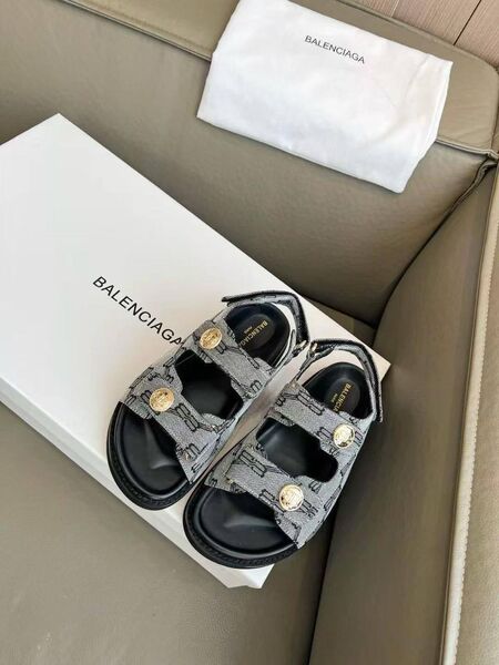 Женские сандалии Balenciaga женский текстиль серый e7492383-1-2