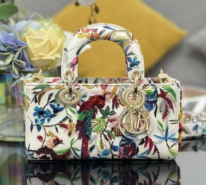Сумка Christian Dior Lady женский кожа белый 196563