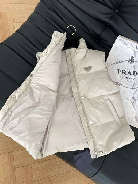 Жилет Prada женский бежевый 125820-3