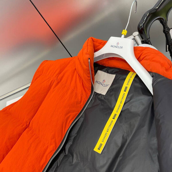 Жилет Moncler женский оранжевый 141352-4