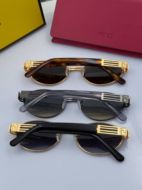 Солнцезащитные очки FENDI