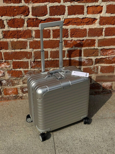 Чемодан Rimowa женский графитовый 132934-2