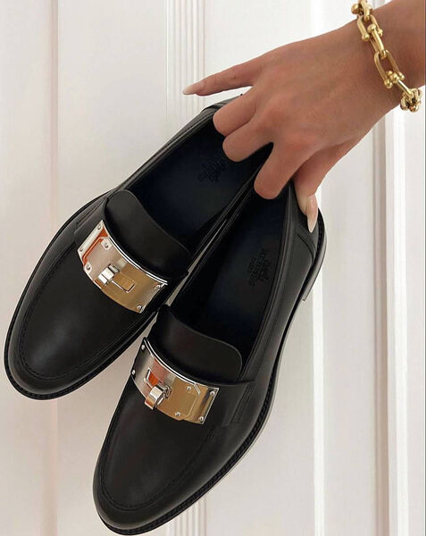 Лоферы Hermès женский кожа черный 148997-3