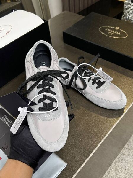 Женские кроссовки Prada Wmns Collapse Re-Nylon And Suede Sneaker женский кожа серый c4849344-1-6