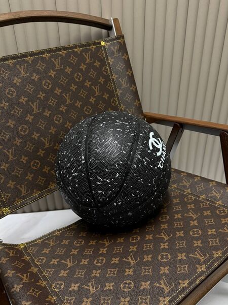 Баскетбольный мяч Chanel a7521131-1-3