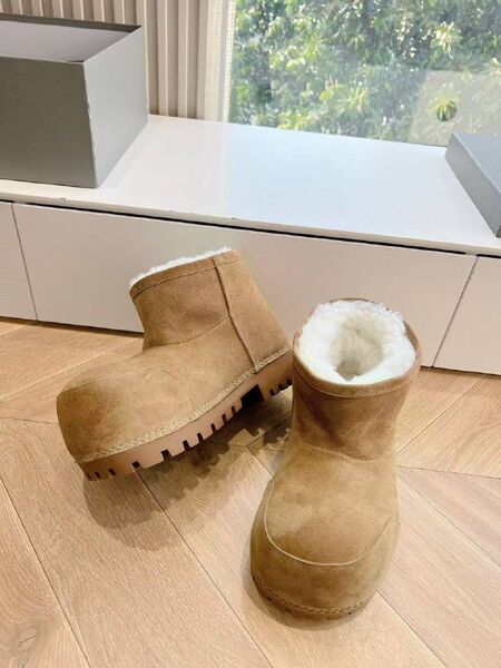 Женские ботинки Balenciaga Women's Alaska Fur Bootie женский замша коричневый u6317668-1-2