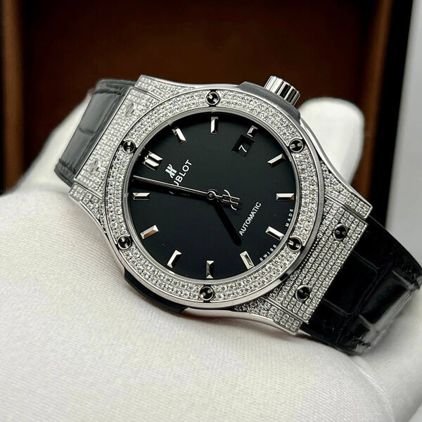 Часы Hublot Classic Fusion черный 155567-3