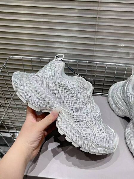 Женские кроссовки Balenciaga Triple S женский серебристый u1616644-1