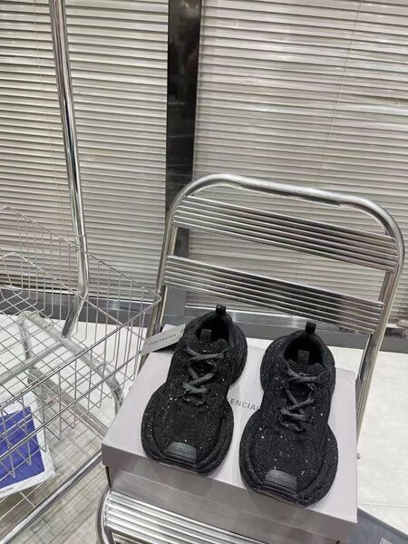 Женские кроссовки Balenciaga Triple S женский серебристый c7269127-1-2