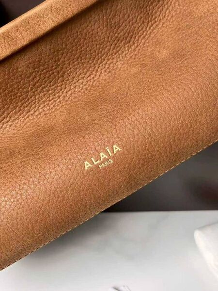 Сумка Alaïa женский кожа коричневый k0421731-1-7