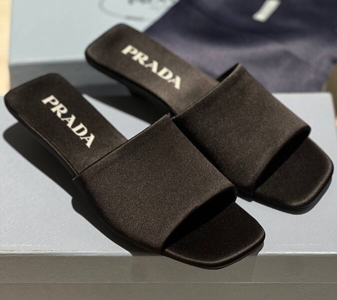 Шлепки Prada женский замша черный 154819