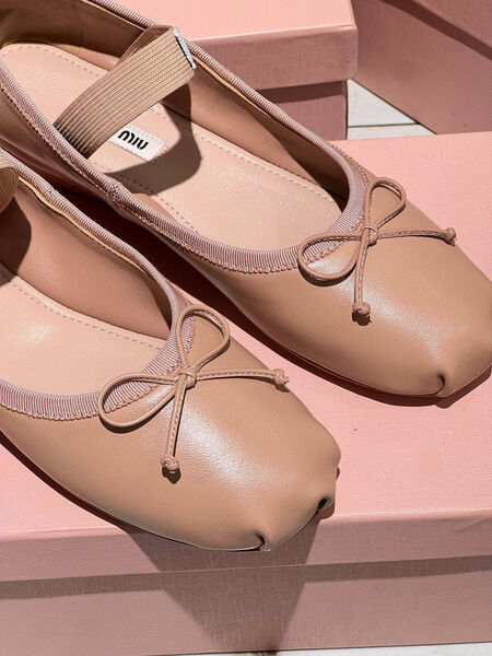 Балетки Miu Miu женский кожа бежевый 146847-2