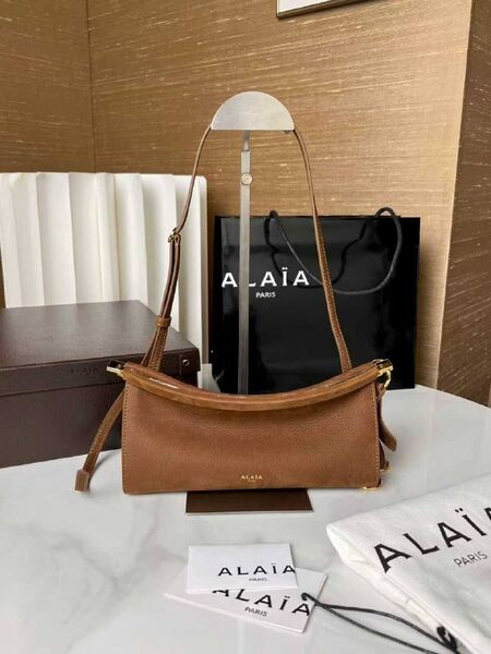 Сумка Alaïa женский кожа коричневый k0421731-1