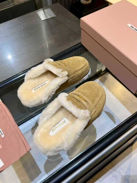 Женские меховые тапочки Miu Miu женский замша бежевый a1429452-1-6