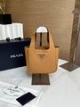 Сумка Prada женский кожа бежевый