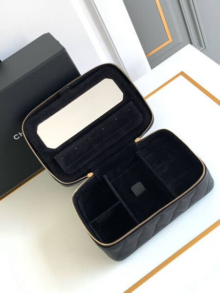 Косметичка Chanel женский кожа черный 156327-9