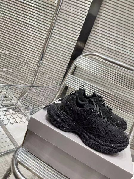 Женские кроссовки Balenciaga Triple S женский серебристый c7269127-1-3