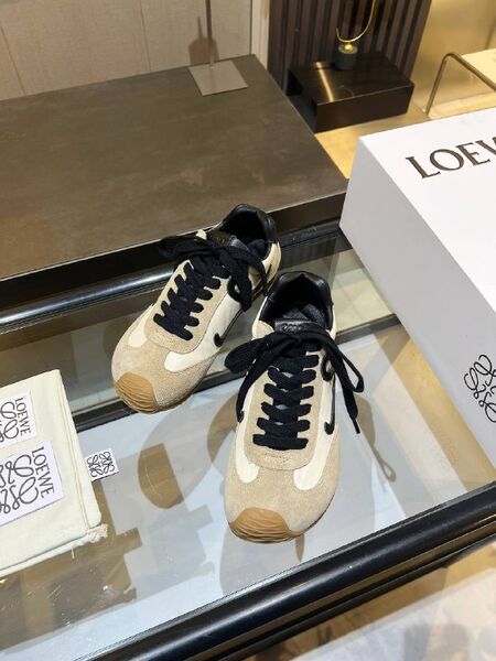 Женские кроссовки Loewe женский замша бежевый o6903069-1-2