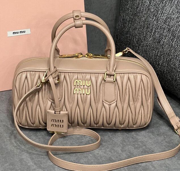 Сумка Miu Miu женский кожа бежевый 122399