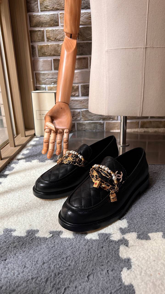 Лоферы Chanel женский кожа черный 39928-3