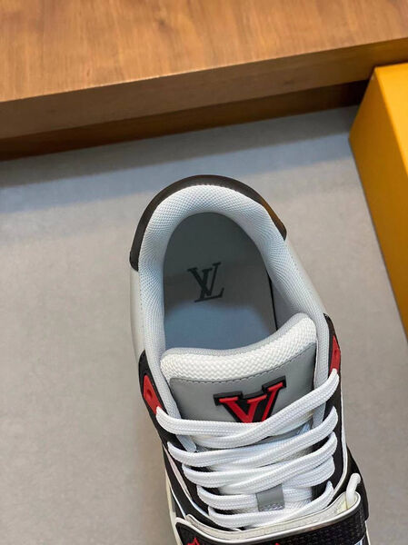Мужские кроссовки Louis Vuitton мужской кожа swift черный,белый 157935-4