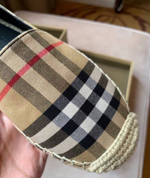 Слипоны Burberry женский текстиль бежевый 70963-7