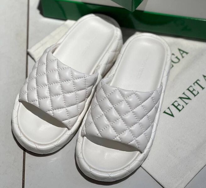 Шлепки Bottega Veneta женский кожа белый 117583