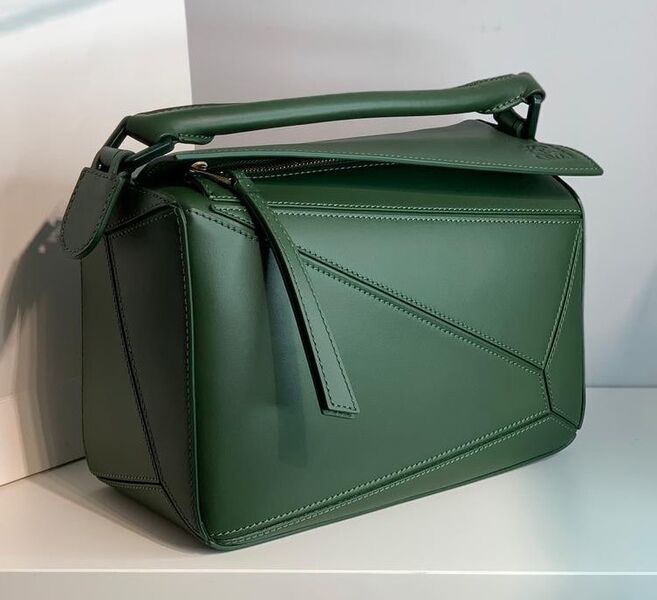 Сумка Loewe женский кожа болотный 98500