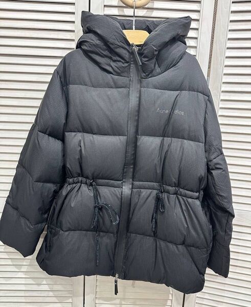 Пуховик Acne Studios женский черный 133643