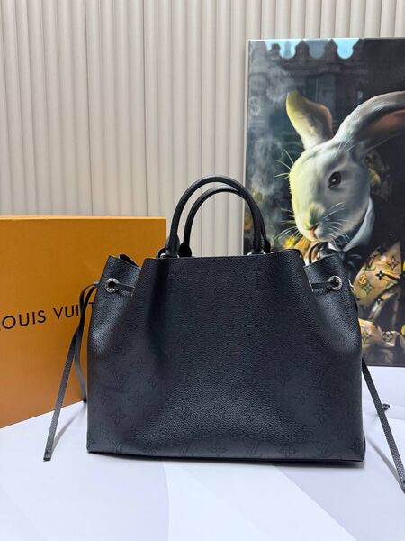 Сумка Louis Vuitton женский кожа черный a6612663-1-3