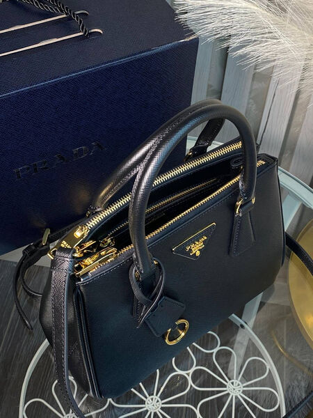 Сумка Prada женский кожа черный 136976-4