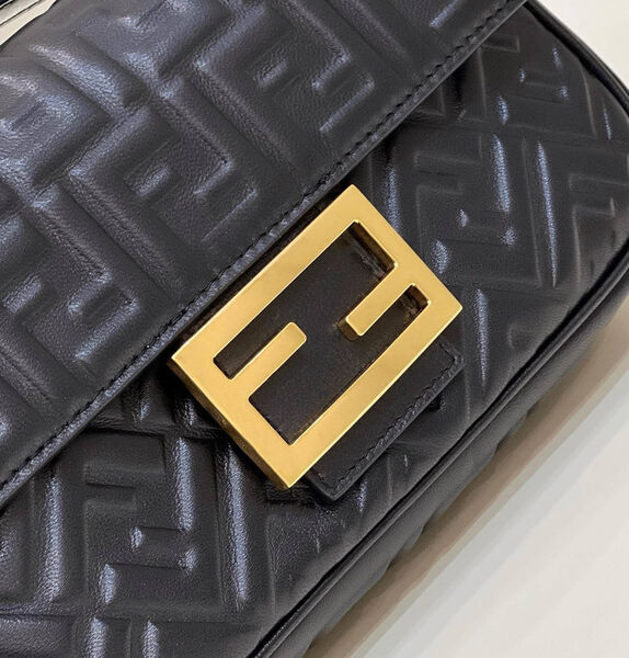 Сумка Fendi женский кожа черный 142099-7