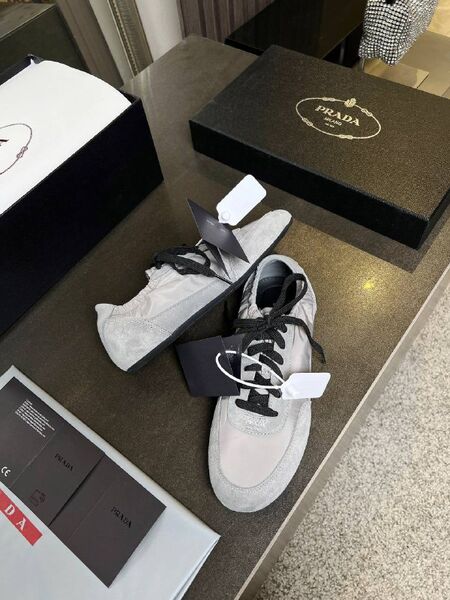 Женские кроссовки Prada Wmns Collapse Re-Nylon And Suede Sneaker женский кожа серый c4849344-1-7