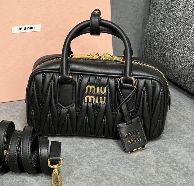 Сумка Miu Miu женский кожа черный 122396