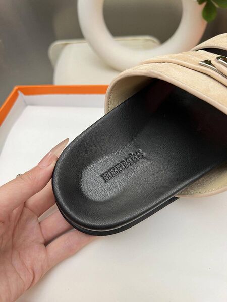 Женские шлепанцы Hermes женский замша бежевый c5377745-1-4