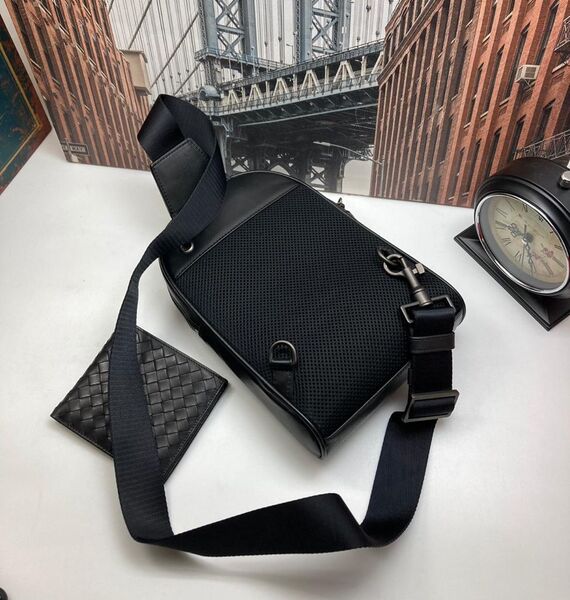 Мужская сумка слинг Bottega Veneta мужской кожа черный 42943-2