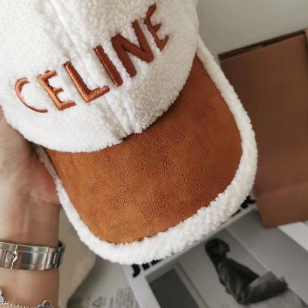 Кепка Celine женский натуральный мех бежевый 25916-4