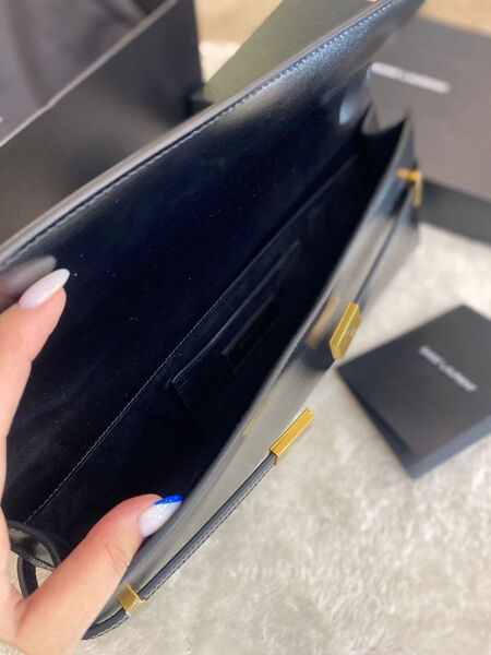 Клатч Saint Laurent Manhattan женский кожа черный 97067-4