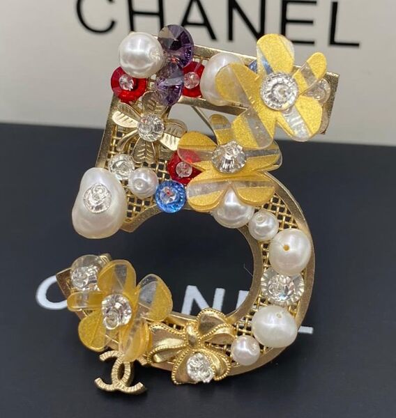 Брошь Chanel 10480