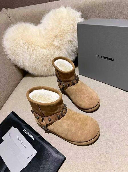 Женские зимние сапоги Balenciaga женский замша бежевый n3939392-1-7