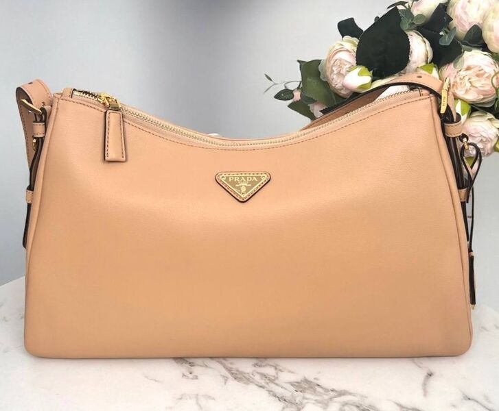 Сумка Prada женский кожа бежевый 159143