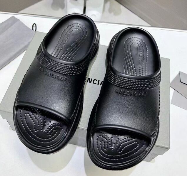 Шлепки Balenciaga женский черный 106225
