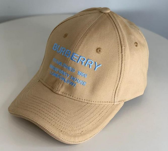 Кепка Burberry женский бежевый 25911