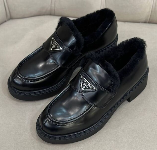 Лоферы Prada женский кожа черный 164469