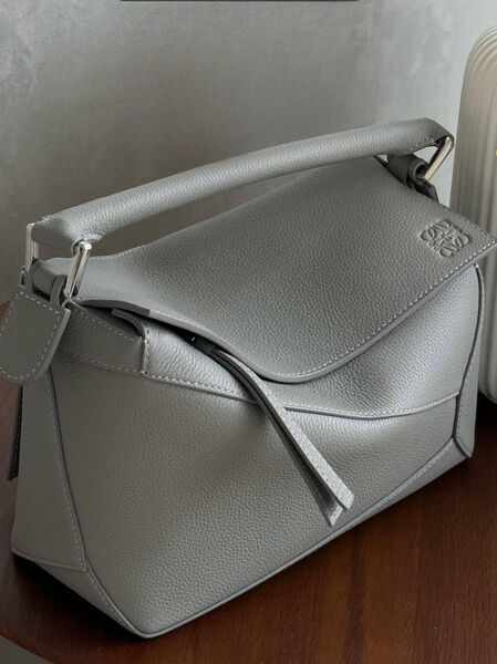 Сумка Loewe женский кожа графитовый 156583-2
