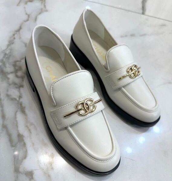 Лоферы Chanel женский кожа белый 104573