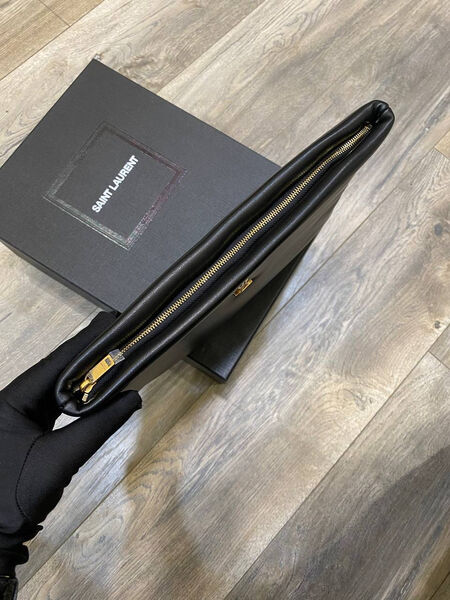 Клатч Saint Laurent женский кожа черный 179315-3