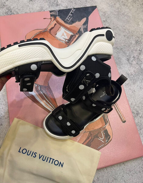 Сандалии Louis Vuitton женский кожа черный 111790-2