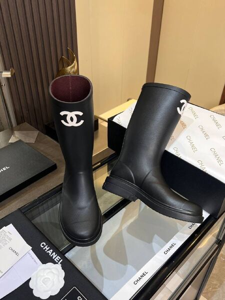 Женские сапоги Chanel женский резина черный h2206107-1-6
