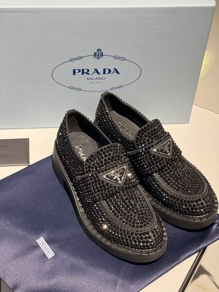 Лоферы Prada женский кожа черный 40879-2